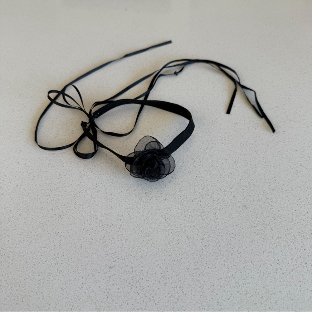 Gemini Jewels Black Rose Choker - Picture 2 of 5